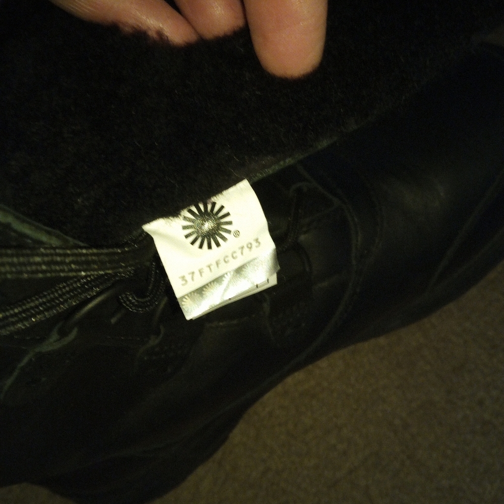 UGG Boots - Picture 6 of 7